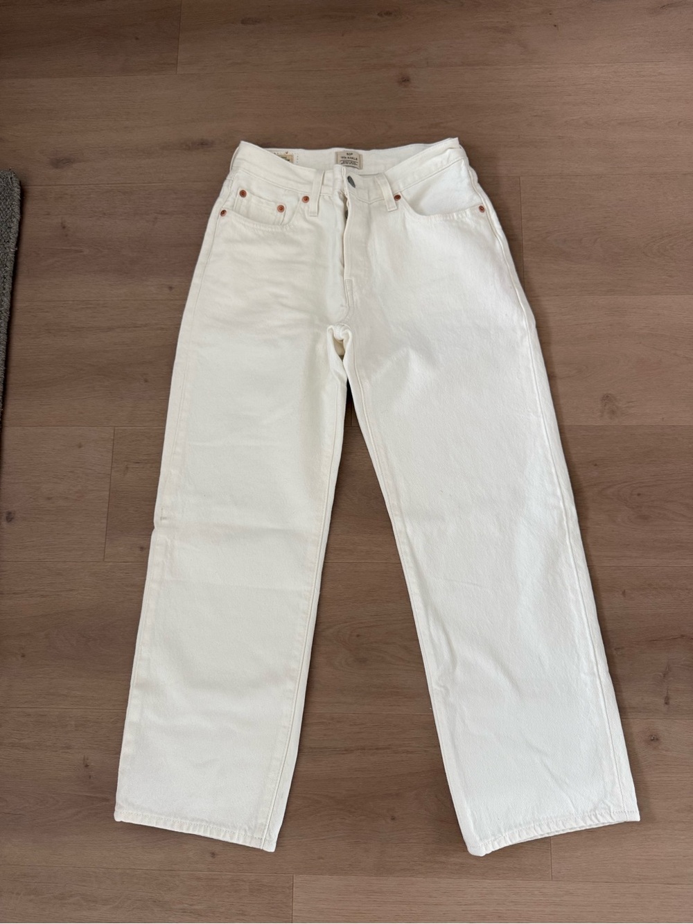 Levi’s 90s 501 Crop Jeans in Off white